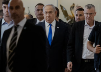 BENJAMIN Netanyahu tiba di mesyuarat puak parti Likudnya di Knesset, Parlimen Israel, di Baitulmuqaddis. -REUTERS