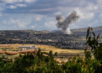 ASAP berkepul di atas Lebanon, berikutan serangan Israel dari sempadan negara itu dengan Lebanon di utara Israel. -AGENSI