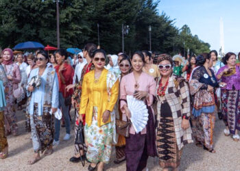 KEBAYA dicalonkan untuk mendapatkan pengiktirafan UNESCO sebagai warisan Indonesia. -AGENSI