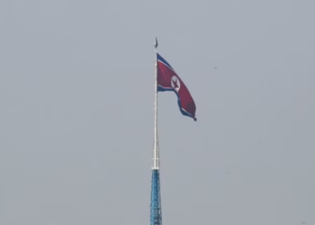 BENDERA Korea Utara berkibar di atas menara setinggi 160 meter di perkampungan propaganda Korea Utara Gijungdong pada 30 Sep 2019. -REUTERS