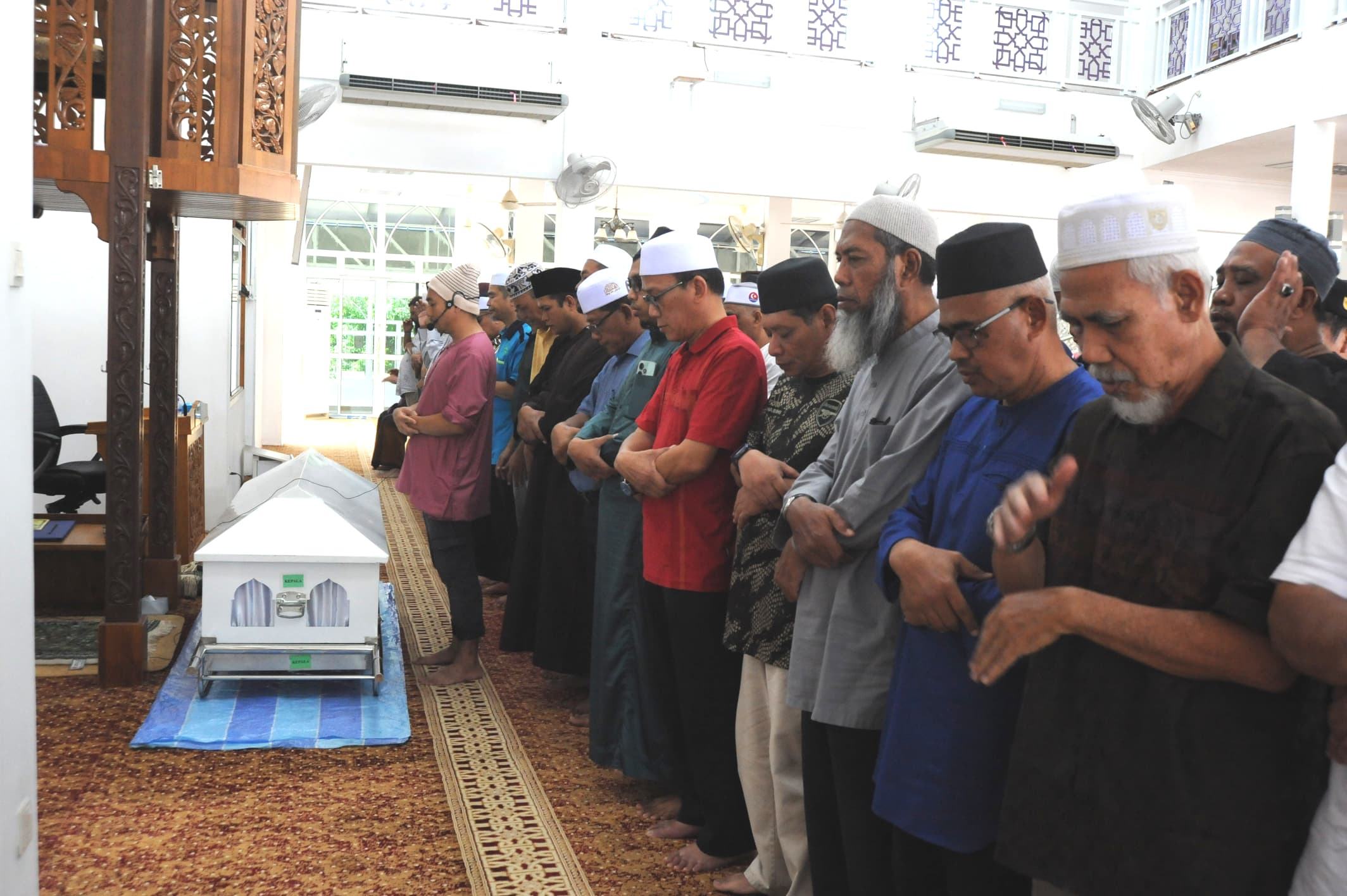 Jenazah A. Halim Selamat Dikebumi