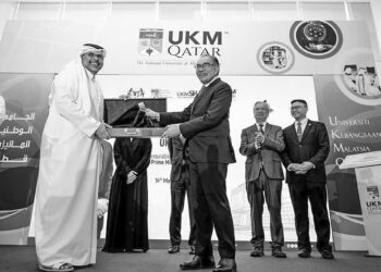 Anwar Ibrahim menyempurnakan peluncuran Kampus UKM Qatar yang akan memulakan sesi pengajarannya pada Oktober ini.