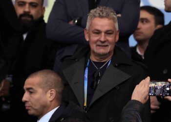 BEKAS pemain Itali, Roberto Baggio cedera dipukul perompak ketika menyaksikan perlawanan menentang Sepanyol di kediamannya, semalam. - AGENSI