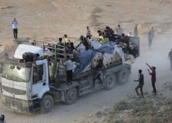 SERANGAN Israel ke atas Gaza menyumbang lebih separuh daripada jumlah kematian dengan sekurang-kurangnya 286 pekerja bantuan kemanusiaan yang hampir semuanya warga Palestin terbunuh di Gaza sejak 7 Oktober 2023.  - AFP