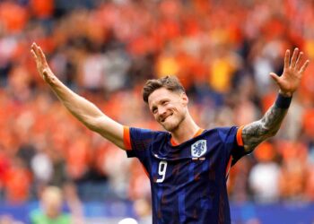 PENYERANG Belanda, Wout Weghorst meraikan kejayaan selepas memenangi aksi  Kumpulan D Euro 2024 di Stadium Volksparkstadion, Hamburg hari ini. - AFP