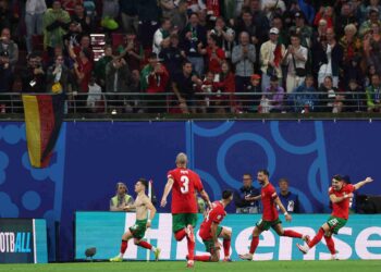 PENYERANG Portugal,Francisco Conceicao (kiri) meraikan bersama rakan sepasukan selepas menjaringkan gol kedua semasa perlawanan Kumpulan F Euro 2024 antara Portugal dan Republik Czech di Stadium Leipzig, hari ini - AFP