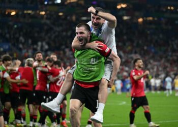 PEMAIN Georgia meraikan kejayaan mereka menumpaskan Portugal 2-0 untuk mara ke pusingan 16 Euro 2024.- AFP