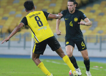 DANIEL Ting menjaringkan gol tunggal ketika Harimau Malaya menumpaskan Perak FC 1-0 dalam aksi persahabatan di Stadium Naional Bukit Jalil (SNBJ), kelmarin.-IHSAN FAM