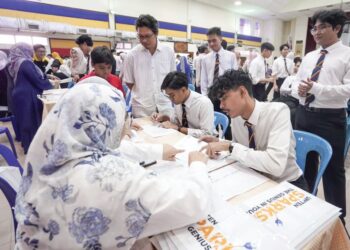LEPASAN Sijil Pelajaran Malaysia (SPM) perlu mencari cara meningkatkan tahap kemahiran mereka selaras dengan keperluan dan tuntutan industri.