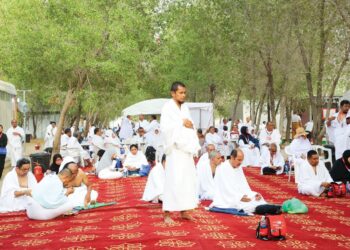 PARA jemaah membuat persiapan untuk bergerak ke Padang Arafah bagi melengkapkan ibadah haji tahun ini.