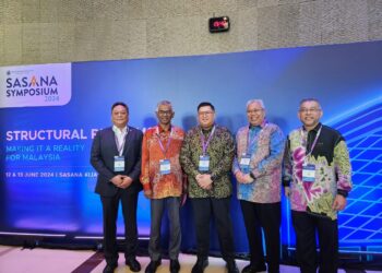Guntor Tobeng (dua dari kanan) bersama para ahli panel  sempena Simposium Sasana 2024 anjuran  Bank Negara Malaysia.
