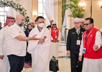 TUANKU Syed Faizuddin Putra Jamalaullail berangkat tiba di penginapan di Hayyu Aziziah, Mekkah, Arab Saudi bagi mengerjakan ibadah haji baru-baru ini.-UTUSAN