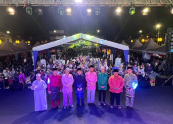 ORANG ramai yang menghadiri ceramah agama Mohd Kazim Elias  pada Malam Kesenian sempena Temasya Budaya Negeri Perak 2024 di Kompleks Menara Condong, Teluk Intan. – UTUSAN/ MEGAT LUTFI MEGAT RAHIM