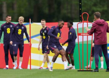 SKUAD England yang mencatat keputusan seri menentang Denmark kelmarin berlatih di Blankenhain, Jerman, semalam. - AFP