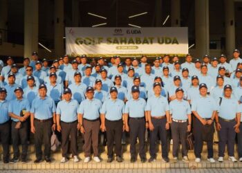 PARA peserta Golf Sahabat UDA 2024 bergambar sebelum pertandingan bermula di Impian Golf & Country Club, Kajang, semalam.