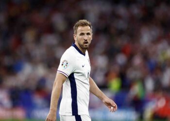 PEMAIN Denmark diingatkan agar waspada dengan barisan depan England terutamanya Harry Kane dalam aksi  Euro 2024 malam ini. - AFP