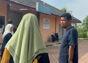 ASMANIZA Mohamad (kanan) ketika ditemui di unit forensik Hospital Muadzam Shah di Rompin, Pahang. - FOTO/NORHAFIZAN ZULKIFLI