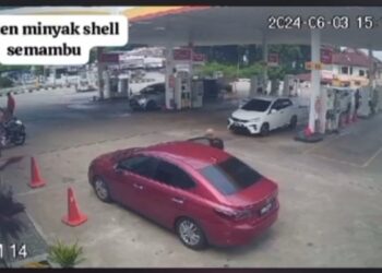 TANGKAP layar seorang lelaki melarikan sebuah kereta jenis Honda City di sebuah stesen minyak di Semambu di Kuantan, Pahang.