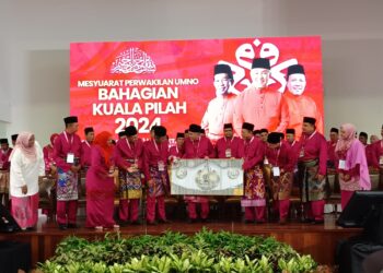 AHMAD Zahid Hamidi ketika hadir merasmikan Mesyuarat Perwakilan UMNO Bahagian Kuala Pilah di Melang, Kuala Pilah hari ini.-UTUSAN/NOR AINNA HAMZAH.