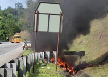 SEORANG lelaki maut Lamborghini dinaiki terbabas dan terbakar di Lebuhraya Kuala Lumpur-Karak (KLK) arah timur di Bentong, Pahang.