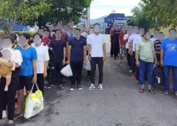 JABATAN Imigresen Malaysia (JIM) Negeri Sembilan menghantar pulang 94 pendatang asing tanpa izin (PATI) pelbagai kewarganegaraan ke negara asal pada Rabu dan Khamis lalu. - IHSAN JIM NEGERI SEMBILAN