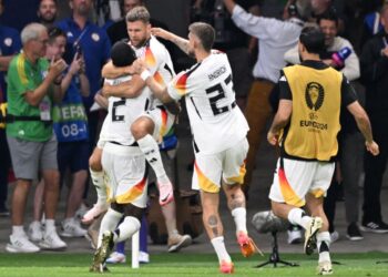 PEMAIN Jerman meraikan gol jaringan Niclas Fullkrug ketika mereka terikat 1-1 dengan Switzerland dalam aksi terakhir Kumpulan A Euro 2024, hari ini.-AFP