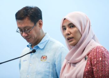 NURUL Izzah
Anwar bersama
Wong Chen ketika
mengumumkan
Sambutan 25
Tahun Parti
Keadilan Rakyat
di Ibu Pejabat
Parti Keadilan
Rakyat (PKR),
di Petaling Jaya,
tidak lama dulu.
– UTUSAN/AFIQ
RAZALI