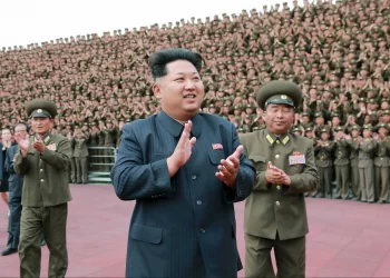 PEMIMPIN Korea Utara, Kim Jong-un menghadiri sesi bergambar di Pyongyang.- AGENSI