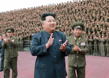 PEMIMPIN Korea Utara, Kim Jong-un menghadiri sesi bergambar di Pyongyang.- AGENSI