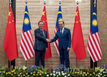 CHINA dan Malaysia akan terus mengutamakan hubungan dua hala dalam dasar luar masing-masing dan mengambil peluang berikutan sambutan ulang tahun ke-50 penubuhan hubungan diplomatik antara kedua-dua negara. – GAMBAR PEJABAT PERDANA MENTERI