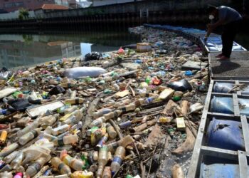 LEBIH 653 tan sisa plastik di Kuala Lumpur memasuki saluran air dan berakhir di laut setiap tahun.