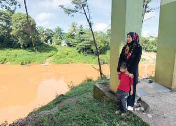 NUR Wahida Zailan dan keluarga menjadikan jambatan gantung dan sungai di Kampung Aur, Bukit Ibam di Rompin, Pahang sebagai kubur tidak bertanda untuk melepaskan rindu terhadap Nur Hafizah.