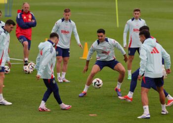 PEMAIN-pemain Sepanyol menjalani latihan selepas layak ke pusingan 16 akhir Euro 2024. - AFP