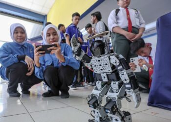 KONTINJEN negara berpeluang meneroka kepelbagaian teknologi serta amalan baik sektor TVET di peringkat antarabangsa. - GAMBAR HIASAN