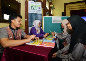 Graduan TVET wajar mendapat gaji setimpal sesuai dengan kemahiran mereka. GAMBAR HIASAN