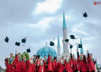 UNIVERSITI Teknologi Malaysia (UTM)  mengungguli peratusan Graduan Berpendapatan Premium (Ijazah Pertama) dan Tahap Kemahiran Tinggi pada  2023 serta muncul kedudukan pertama dalam kalangan semua universiti awam Malaysia.