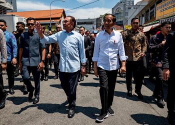 TINDAKAN Jokowi disokong oleh rakyat membolehkan beliau sekali lagi menang cemerlang dalam pilihan raya Presiden pada 17 April 2019. Inilah juga yang boleh berlaku kepada Anwar dalam Pilihan Raya Umum ke-16 (PRU 16) jika beliau tegar melaksanakan dasar ini. - UTUSAN