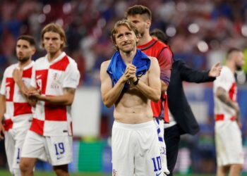 REAKSI pemain tengah Croatia, Luka Modric (tengah) selepas pasukannya terikat 1-1 menentang Itali dalam aksi terakhir Kumpulan B Kejohanan Eropah (Euro) 2024. - AFP