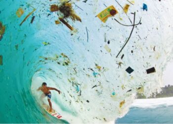 MALAYSIA antara 10 negara teratas menyumbang kepada pencemaran plastik di lautan yang memberikan kesan kepada kesihatan marin – GAMBAR HIASAN/AGENSI