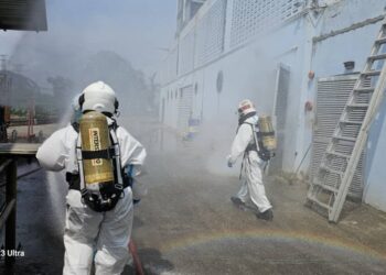 KILANG di Bandar Baru Selayang di sini mengalami kebocoran gas ammonia.