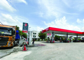 SUASANA di salah sebuah stesen minyak berhampiran sempadan Malaysia-Thailand yang lengang tanpa kehadiran kenderaan negara jiran ketika tinjauan dibuat di Changlun.
