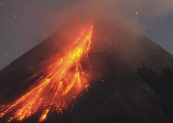 STATUS Gunung Merapi kekal pada Tahap III atau Amaran.- AGENSI