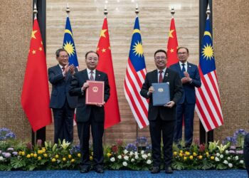 PROGRAM Pertukaran Kepakaran Sains melalui MoU disaksikan Anwar antara Lih Kang dan Ouyang Yujing.