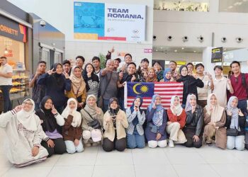 PELAJAR Sekolah Berasrama Penuh Integrasi Gombak yang menyertai Program European Exhibition Of Creativity and Innovation (Euroinvent 2024) yang diadakan Romania baru-baru ini.