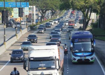 KESESAKAN jalan raya di Johor Bahru semakin teruk saban tahun, sekali gus memerlukan penyelesaian segera.