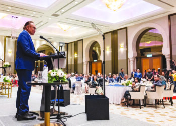 Anwar Ibrahim ketika berucap pada Majlis Makan Tengah Hari Dewan Perniagaan Amerika Syarikat dan Malaysia (AMCHAM) di Kuala Lumpur, semalam.