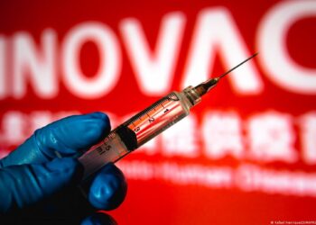 AS guna media sosial palsu untuk cetus kebimbangan terhadap vaksin Sinovac keluaran China.- AGENSI