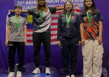 THANUSSA (dua dari kiri) meneruskan penguasaan Malaysia dalam kategori perempuan bawah 19 tahun pada Kejohanan Skuasy Individu Asia 2024 di Islamabad, Pakistan, semalam. - Gambar Ihsan SRAM