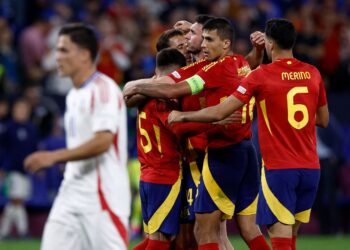 PEMAIN Sepanyol meraikan kejayaan mereka menewaskan Itali 1-0 dalam aksi Kumpulan B Kejohanan Eropah (Euro) di Arena AufSchalke. - AFP