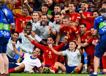 PEMAIN Sepanyol meraikan kejayaan mereka mara ke final Euro 2024 selepas menumpaskan Perancis 2-1 di separuh akhir di Allianz Arena.-AFP